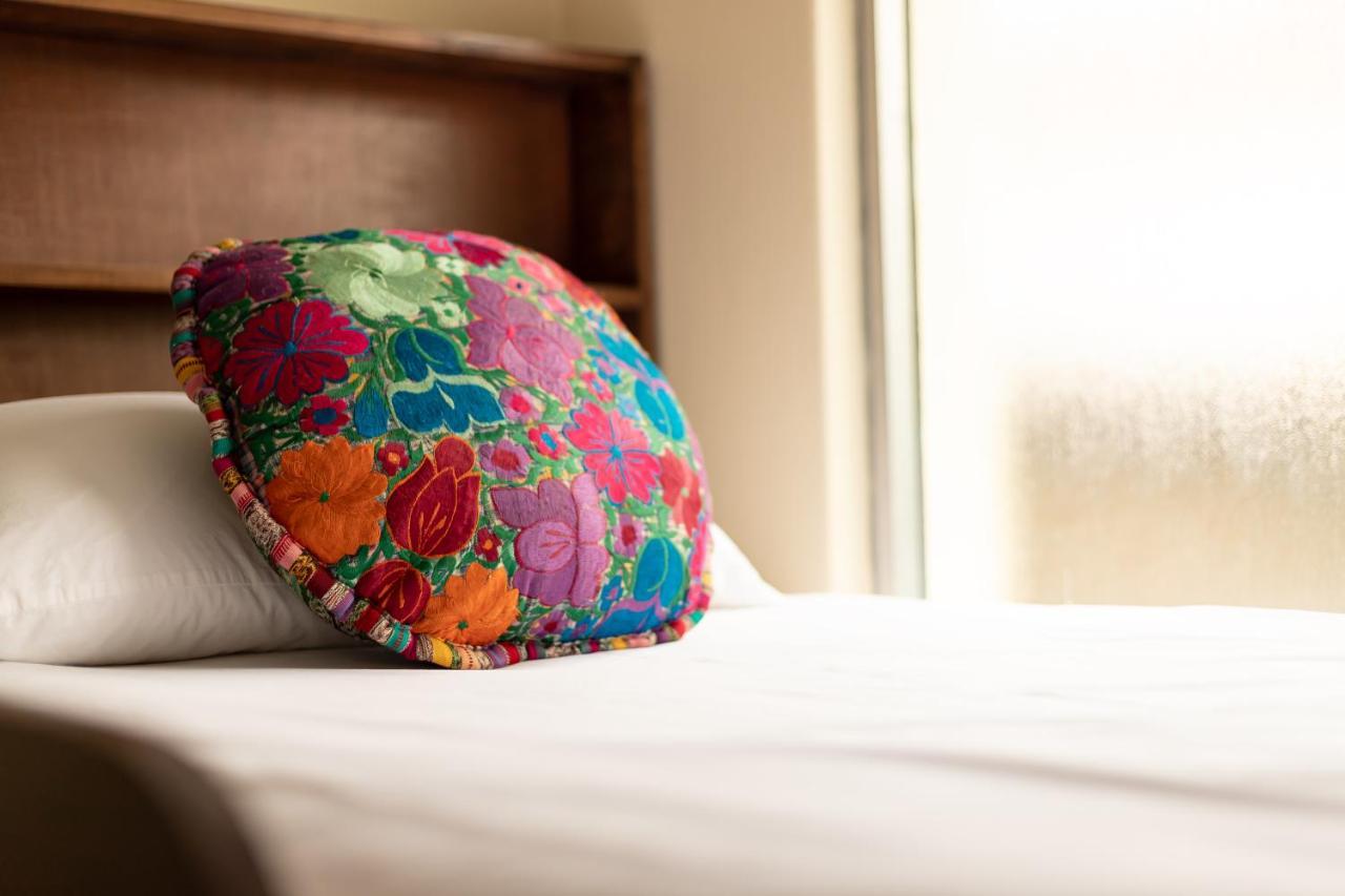 Hostal Donde Regina Guatemala City Exterior photo A cushion