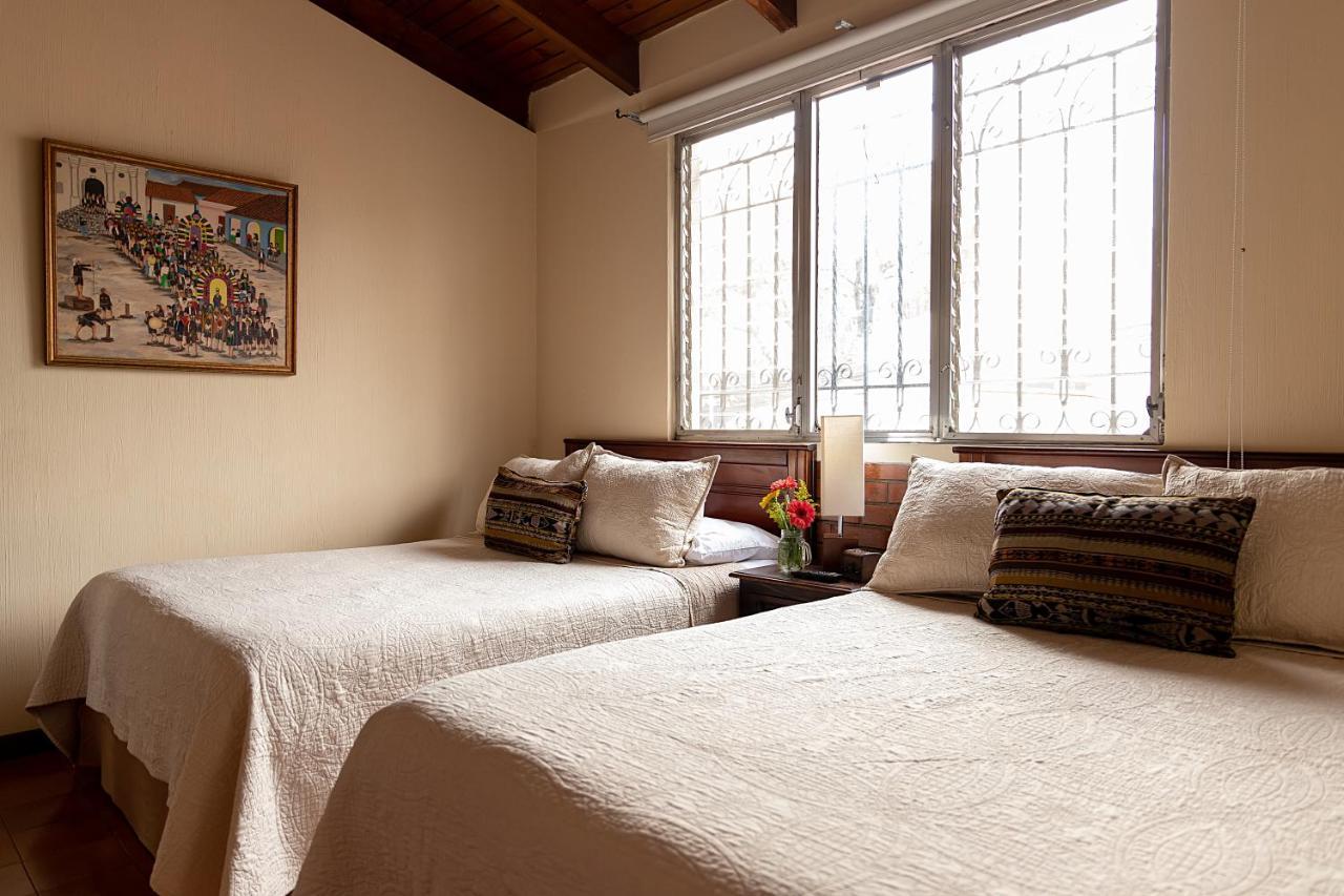Hostal Donde Regina Guatemala City Exterior photo A guest room at the hotel