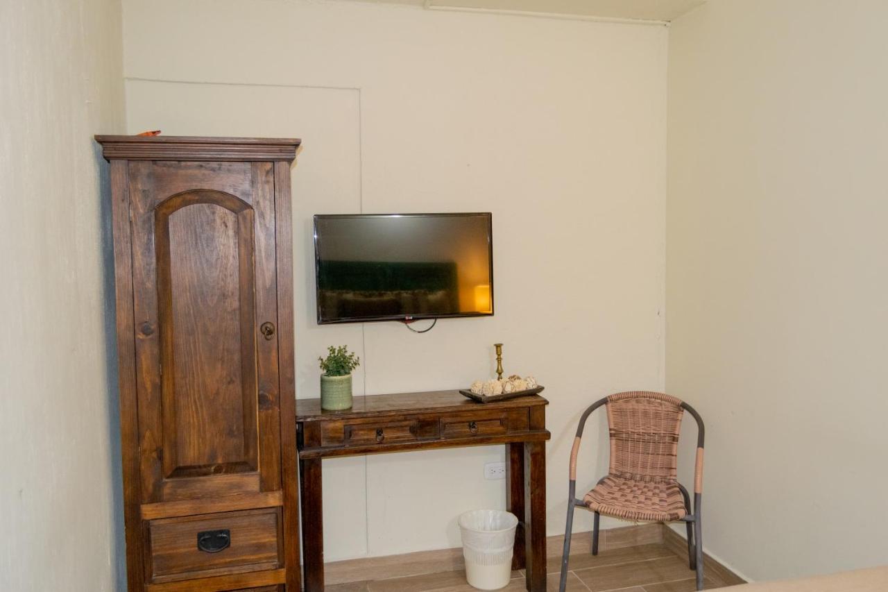 Hostal Donde Regina Guatemala City Exterior photo A television in a hotel room