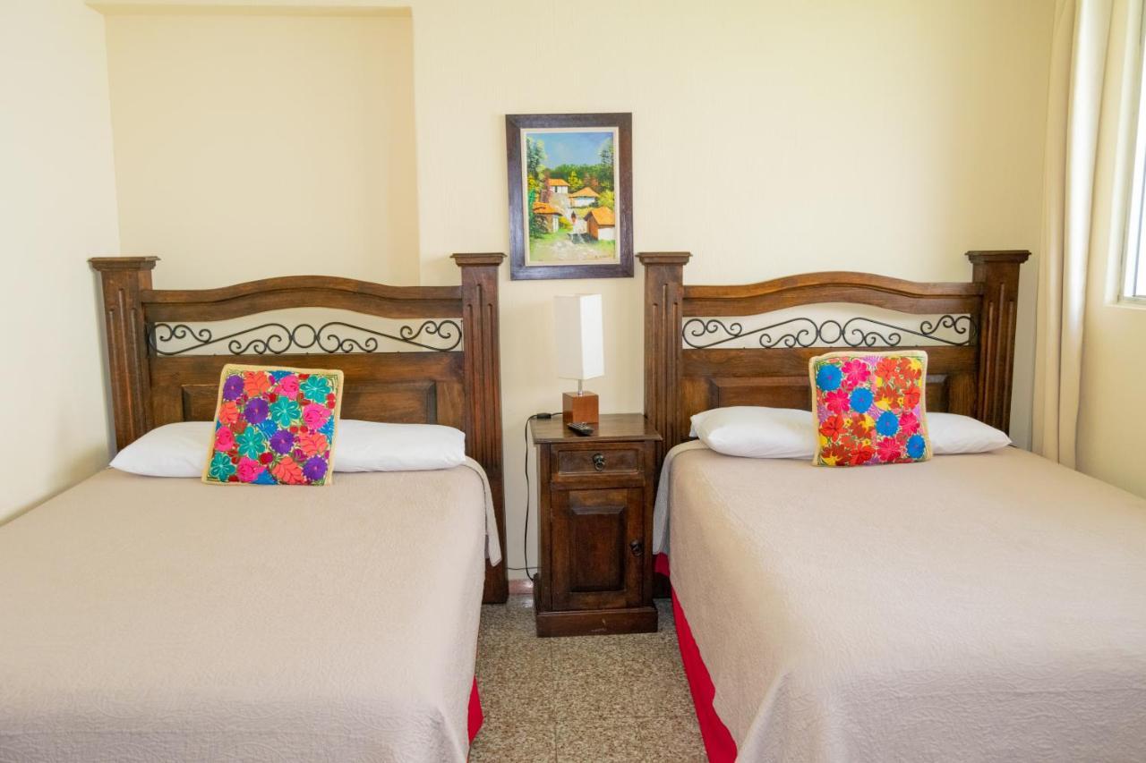 Hostal Donde Regina Guatemala City Exterior photo