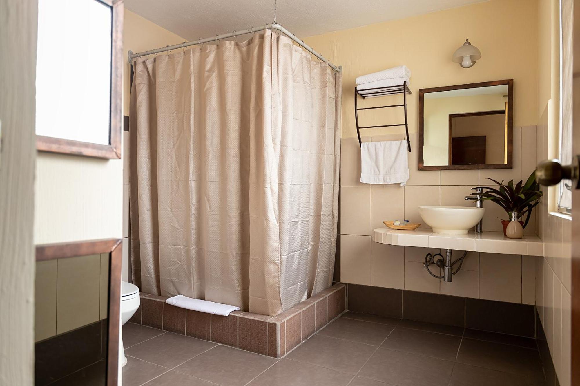 Hostal Donde Regina Guatemala City Exterior photo A shower curtain